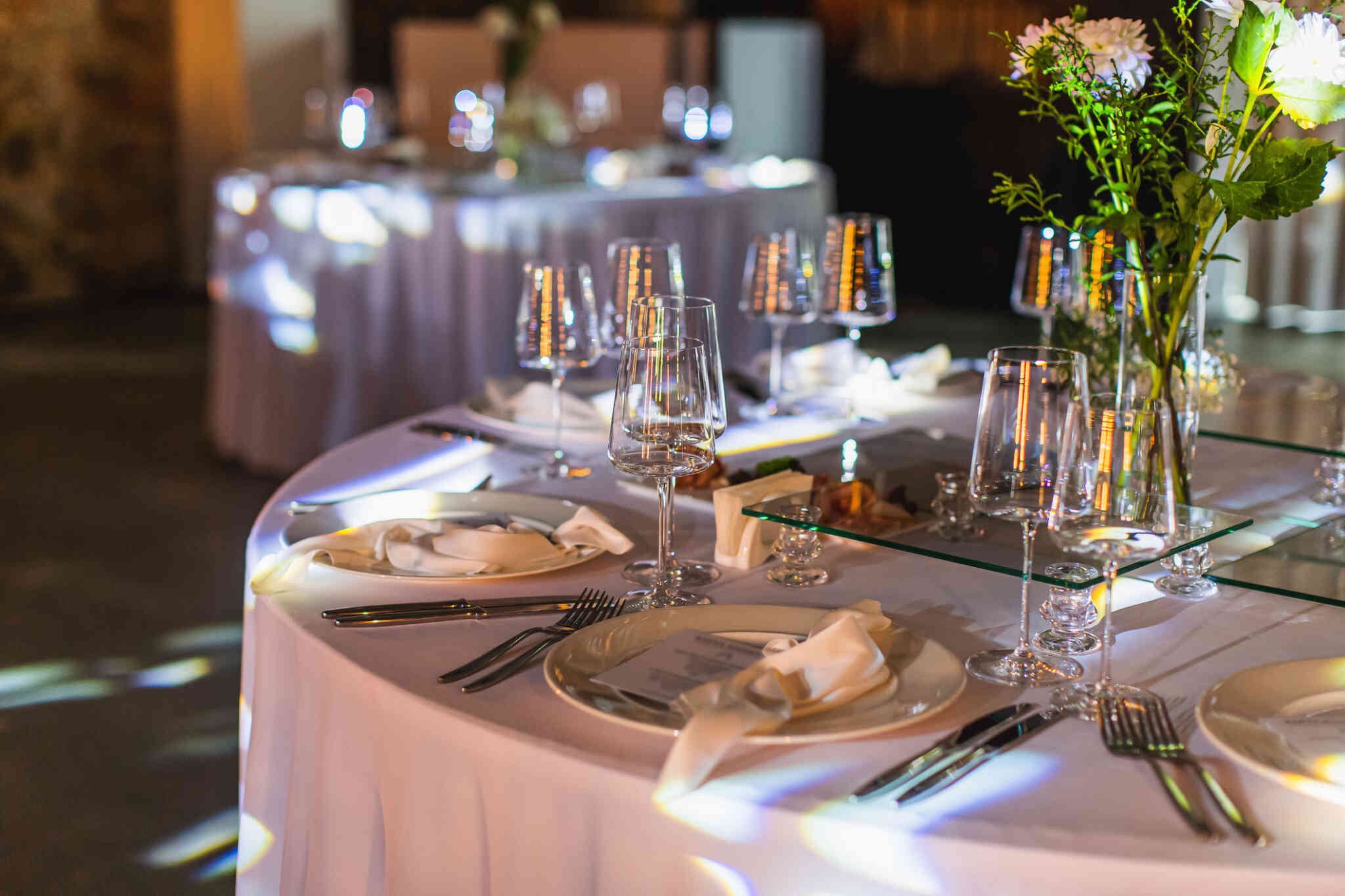 Benefits of Hiring a Caterer for Your Wedding historic oakland manor